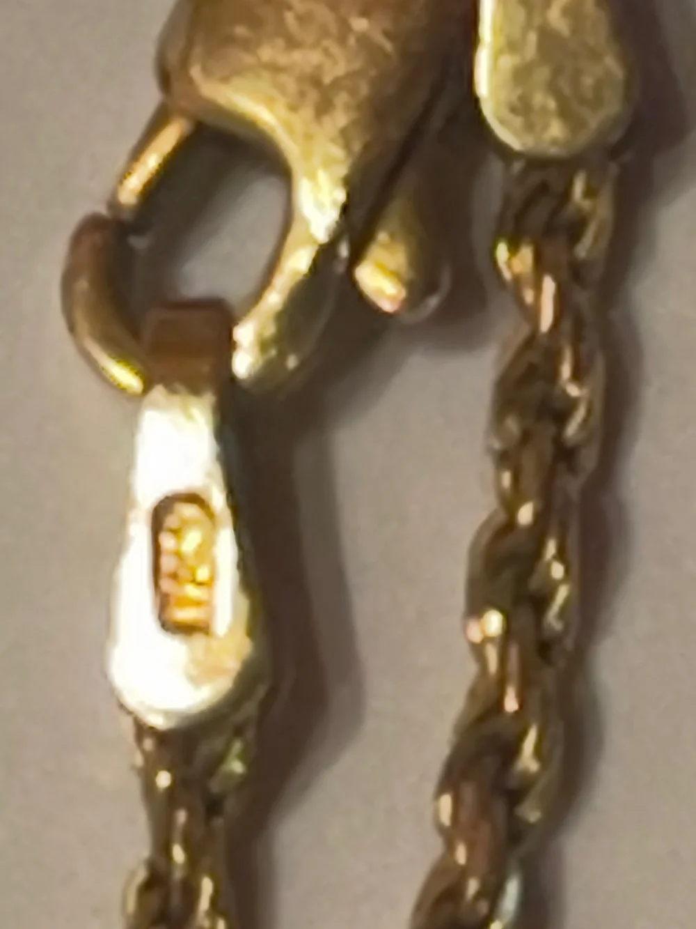 18 karat chain with a cross pendant